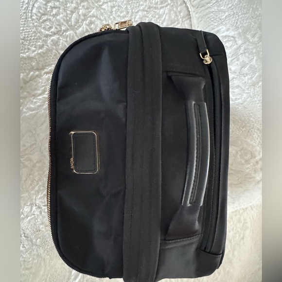 Tumi Voyager Oxford Compact Carry-on. BLACK. Used 5 times like new - Picture 3 of 9